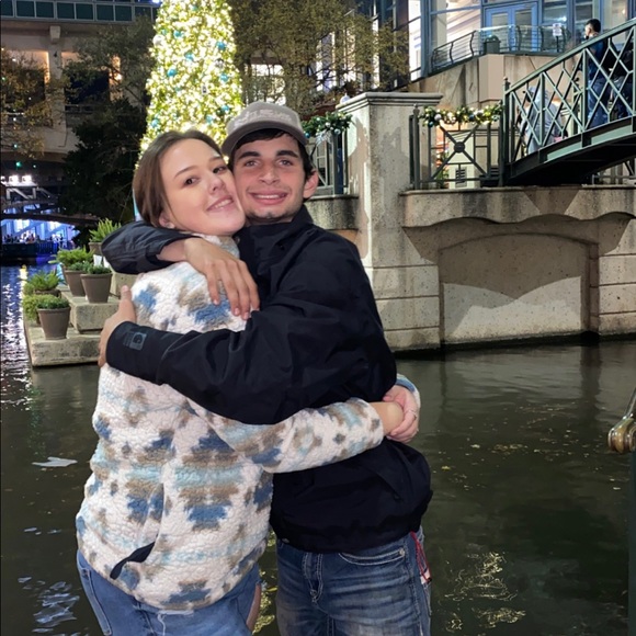 Meet your Posher, Madison - Picture 7 of 10